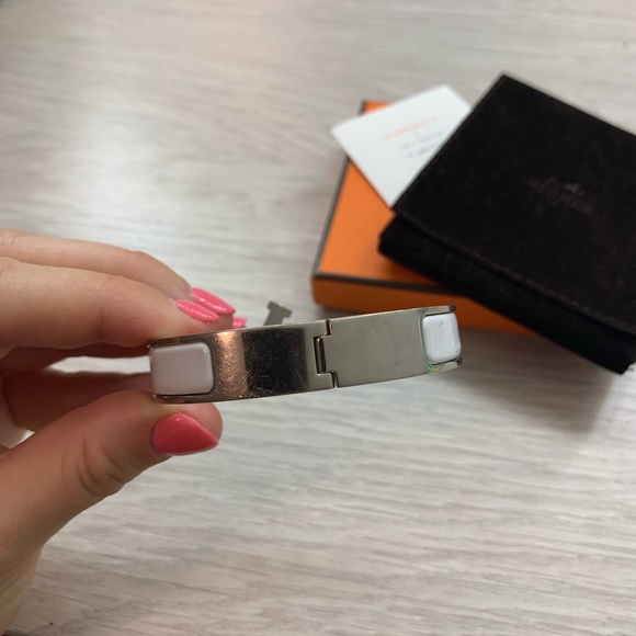 ** MAKE AN OFFER** Hermes Clic H Bracelet White PM - Picture 4 of 7